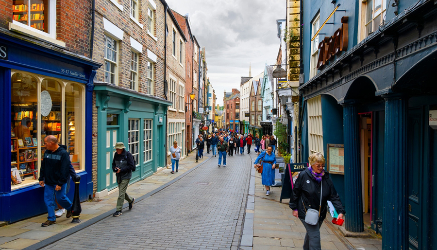 UK job openings continue to slow amid economic worries