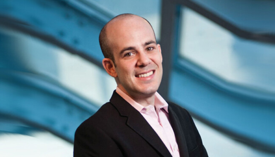 Futurist Scott Steinberg warns the ‘safe’ business move may now be the most dangerous